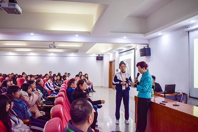 徐靓老师解答学生们的提问